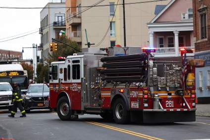 Una bebé y su mamá mueren en voraz incendio en una casa en Nueva York