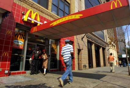 Cliente apuñala a empleado de McDonald’s en Nueva York: Su estado es crítico