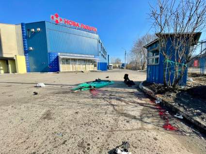 VIDEOS – Horror en Ucrania: misil ruso mata a 6 civiles y deja 15 heridos en Kharkiv