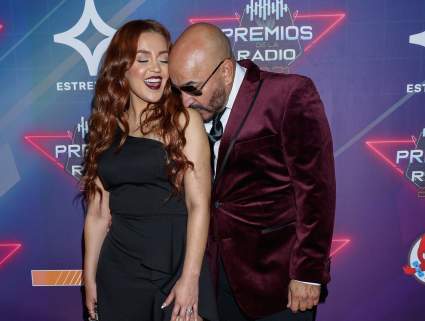 Así celebró Lupillo Rivera los 27 años de su esposa