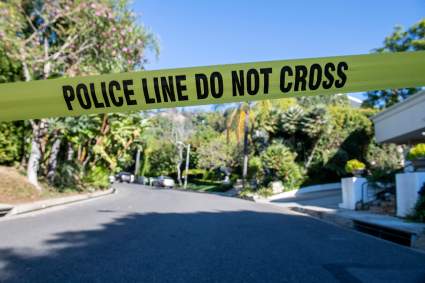 Hallan 3 cadáveres de una familia en casa de California: Llevaban un año allí