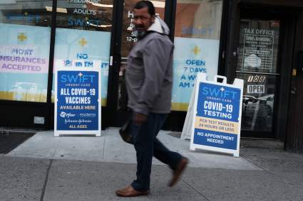 Aumentarán alerta en Nueva York por incremento de contagios COVID