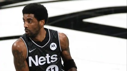 Kyrie Irving, sancionado con una enorme multa por levantar el dedo del medio en la NBA