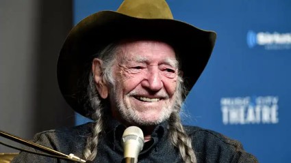 ¿Cuánto dinero tiene Willie Nelson?