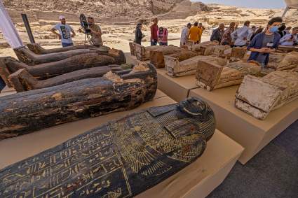 Egipto: Hallan 250 ataúdes y reliquias de bronce en cementerio de Saqqara – FOTOS