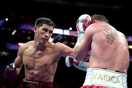 Canelo Álvarez tuvo una noche complicada ante Dmitry Bivol en Las Vegas: ¿Cómo terminó?