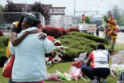Masacre de Buffalo: Revelan que hubo un llamado al 911 – ¿Qué pasó?