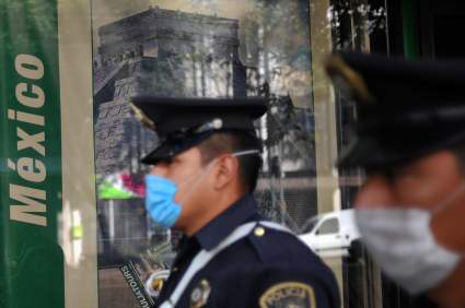 CDMX: Hombre golpea con una roca en la cabeza a un joven en un restaurante – Video