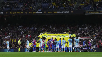 Figura del Barcelona sufre seria lesión y lo sacan en ambulancia: ¿Cómo sigue?