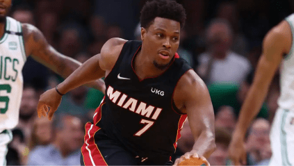 VIDEO: La imagen de Kyle Lowry rengueando al bajar del autobus del Miami Heat