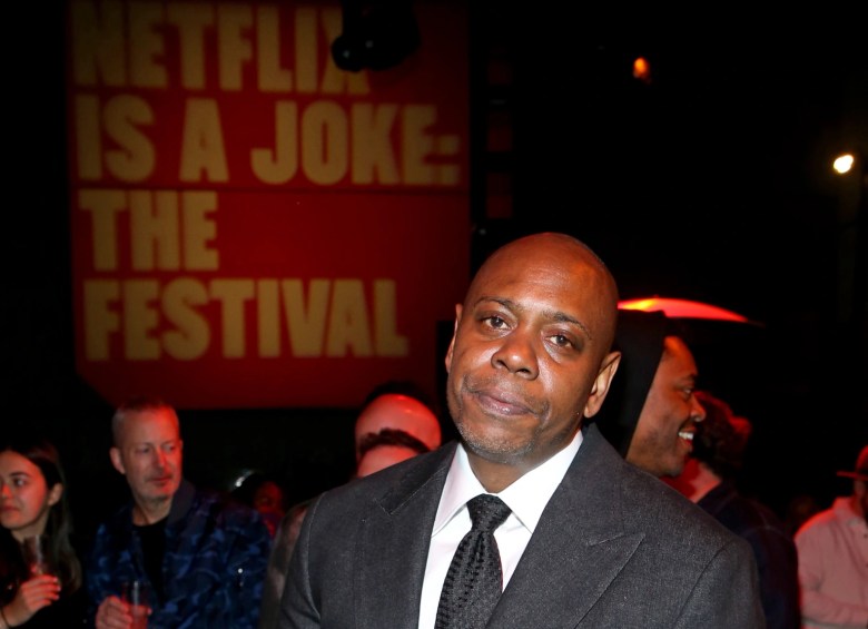 Dave Chappelle asiste a la Fiesta de la Noche de Apertura presentada por NETFLIX ES UNA BROMA en W Hollywood el 28 de abril de 2022 en Hollywood, California. Isaiah Lee, de 23 a&ntilde;os, est&aacute; acusado de atacar al comediante en el escenario d&iacute;as despu&eacute;s.