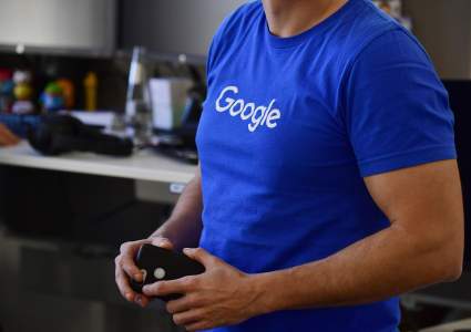 Google suspende a empleado por afirmar que chatbot tiene vida propia: Blake Lemoine