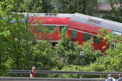 Desastre en Irán: Descarriló un tren y 21 personas murieron – FOTOS Y VIDEOS