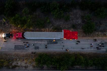 Texas: Hallan 46 cadáveres de migrantes abandonados en un camión