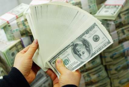 California: Mujer compra un sofá y encuentra 36 mil dólares – ¿Qué hizo con el dinero?