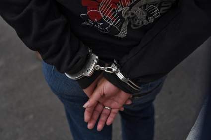 Hialeah: Detienen a joven por posesión de pornografía infantil – ¿Cómo la atraparon?