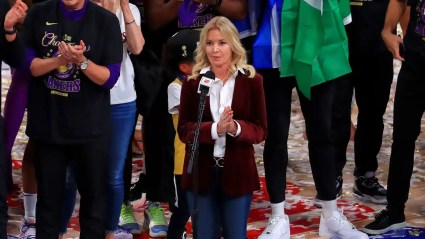 El tuit críptico de la propietaria de los Lakers genera especulaciones sobre el equipo: ¿Qué pasará?