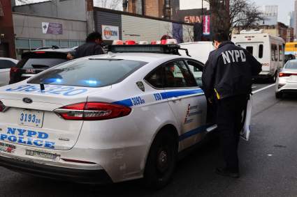 Matan a desamparado mientras dormía en parque de Nueva York: Buscan al asesino