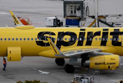 Avión de Spirit se prende fuego al aterrizar en Atlanta – VIDEO