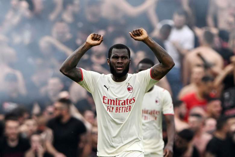 Franck Kessie del AC Milan celebra después de marcar el tercer gol de su equipo durante el partido de la Serie A entre US Sassuolo y AC Milan en el Estadio Mapei - Citta' del Tricolore el 22 de mayo de 2022 en Reggio nell' Emilia, Italia.