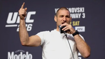 Peleador amenaza a espectadores y habla de ‘adicción a caricaturas pornográficas’ de Israel Adesanya