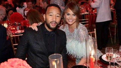 Chrissy Teigen, la esposa de John Legend, celebra que lleva un año sobria