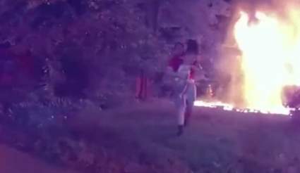 Indiana: Repartidor de pizzas rescata a 5 niños de voraz incendio – VIDEO IMPACTANTE