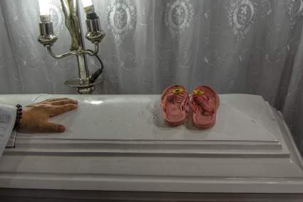 México: Niña despierta en su funeral y queda grabado – El video del ataúd