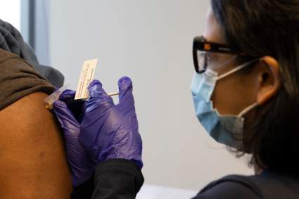 Nueva vacuna contra el COVID para adolescentes: ¿Es segura la Novavax?