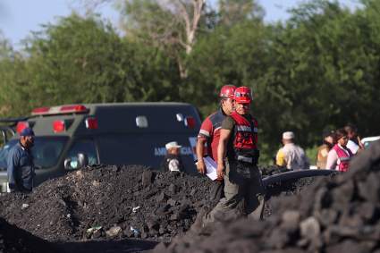 México está en vilo por 10 obreros que quedaron atrapados en una mina