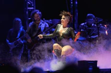 Alejandra Guzmán enciende México en mítico escenario con invitados especiales [FOTOS]