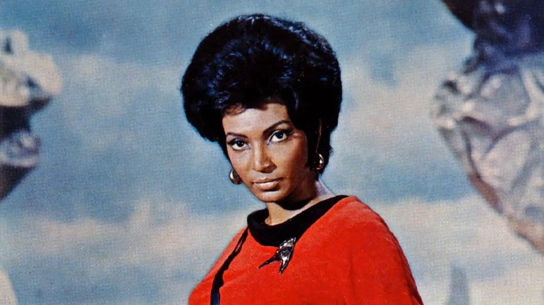 Nichelle Nichols como Uhura