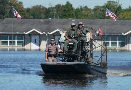 Desolación en Florida: Encuentran cuerpos flotando tras paso del huracán Ian
