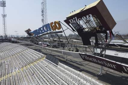 VIDEO – Dramático derrumbe en Chile: Así colapsó grada del estadio de Colo Colo