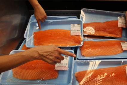 Alarma en EEUU por salmón contaminado en estos diez estados