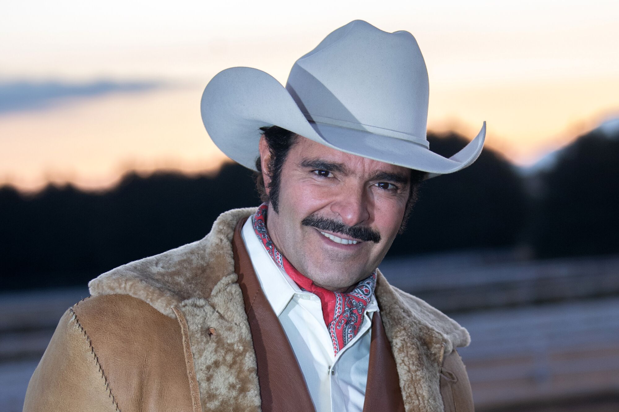 Pablo Montero como Vicente Fernández