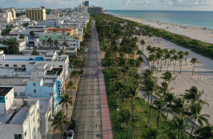 Miami Beach: Desalojan un edificio por riesgo de derrumbe