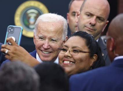 [VIDEO] Presidente Biden comió en taquería latina: ¿Cuánto dejó de propina?
