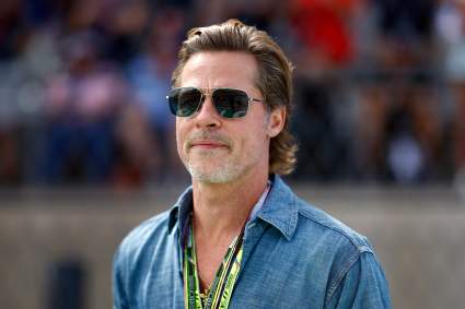 Brad Pitt es fotografiado con su nueva novia casi treinta años menor