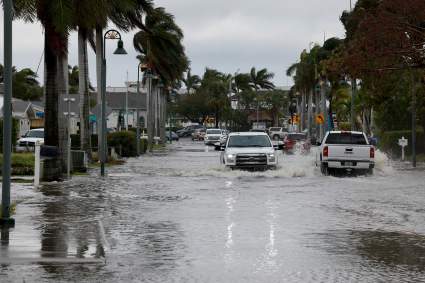 Destrozos e inundaciones: El impacto de Nicole en Florida como huracán categoría 1 – VIDEOS