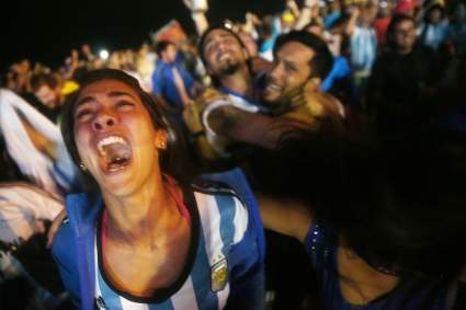 Hincha argentino comete una “locura” y se hace un arriesgado tatuaje antes de la final