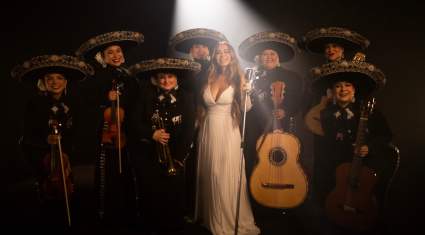 Chiquis le canta a Jenni Rivera con una nueva versión de “Paloma Blanca” [VIDEO]