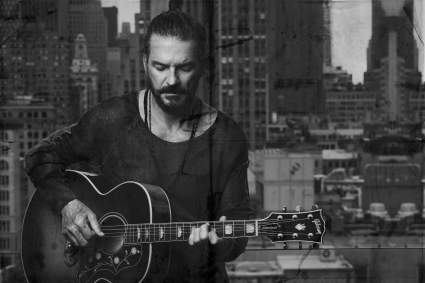 Ricardo Arjona arrasa en Estados Unidos con la gira “BLANCO Y NEGRO: VOLVER”