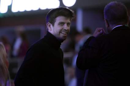 Piqué publica en redes la primera foto junto a su novia Clara Chía Martí