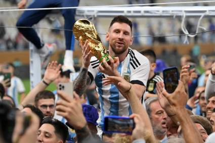 ¿Messi festejó con una Copa del Mundo falsa? Di María confiesa increíble historia de la final