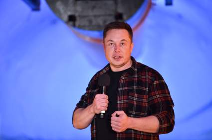 El mal momento de Elon Musk: Tesla retira más de 360 mil autos del mercado – El motivo