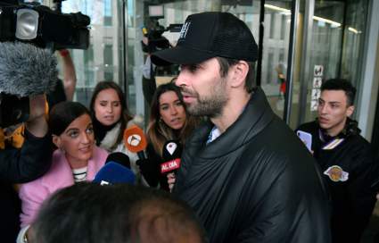 Piqué se cruzó con una fanática de Shakira y pasó un mal momento – Video