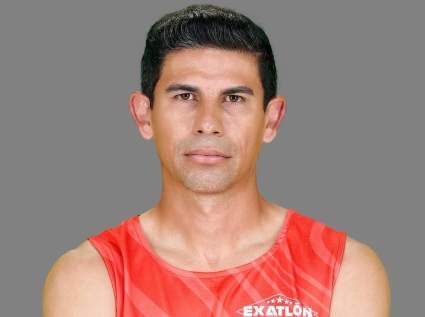 A sus 41 años Jonny Magallón muestra su poderío ante fuerte rival de EXATLON