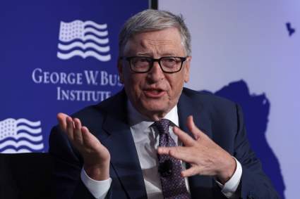 Bill Gates y la inteligencia artificial: ¿Niños aprenderán a leer con chatbots?