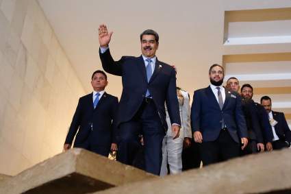 El momento en que custodios de Nicolás Maduro agreden a periodistas – Video